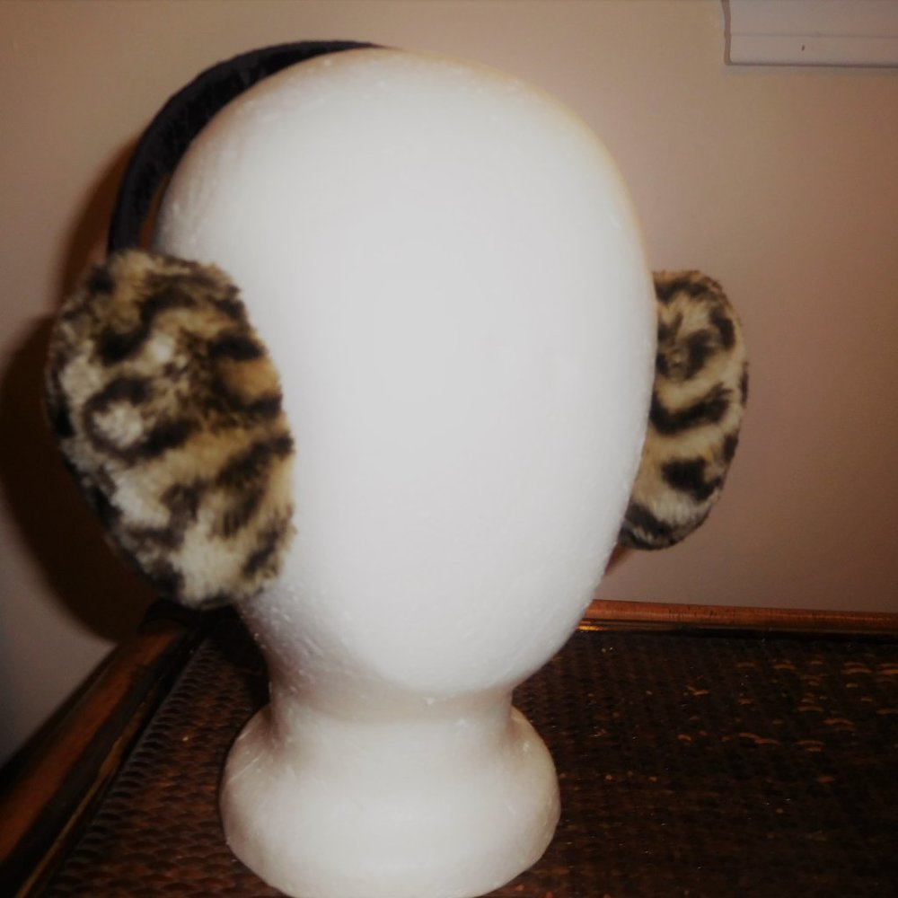 VINTAGE DENA LEOPARD EAR MUFFS